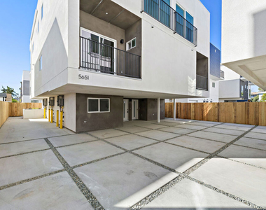 5651 Case Ave - Photo Thumbnail 15