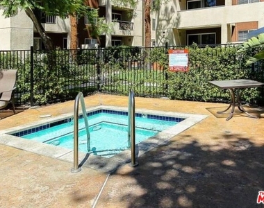 21400 Burbank Boulevard - Photo Thumbnail 12