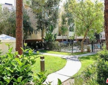 21400 Burbank Boulevard - Photo Thumbnail 14