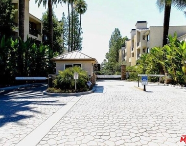 21400 Burbank Boulevard - Photo Thumbnail 6