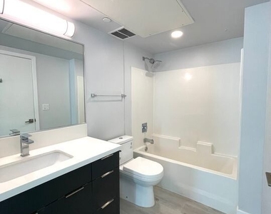 14612 Calvert Street - Photo Thumbnail 17