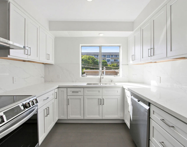 339 N Oakhurst Drive - Photo Thumbnail 16