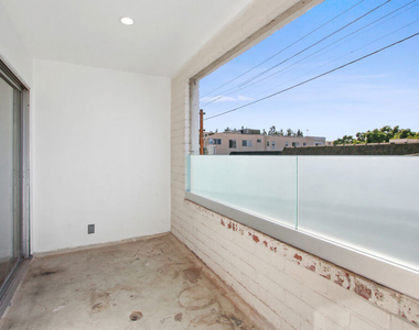 339 N Oakhurst Drive - Photo Thumbnail 13