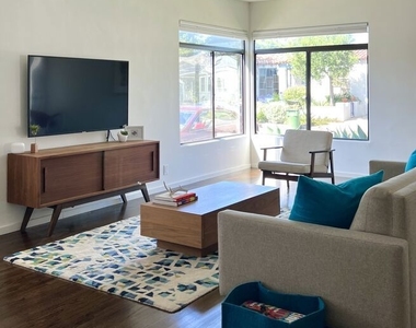 3865 Lyceum Avenue - Photo Thumbnail 3