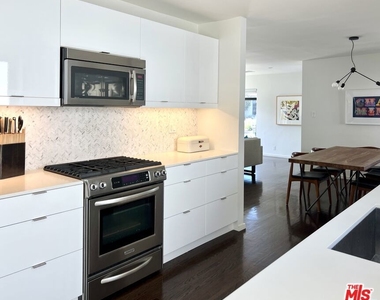 3865 Lyceum Avenue - Photo Thumbnail 5
