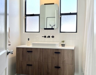 3865 Lyceum Avenue - Photo Thumbnail 9