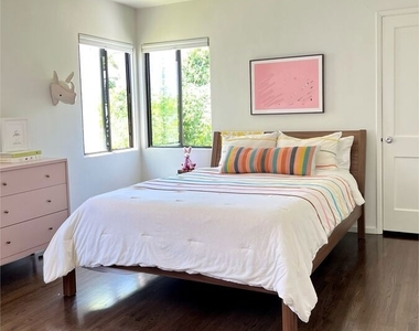 3865 Lyceum Avenue - Photo Thumbnail 8