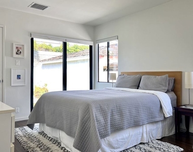 3865 Lyceum Avenue - Photo Thumbnail 7