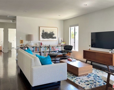 3865 Lyceum Avenue - Photo Thumbnail 2