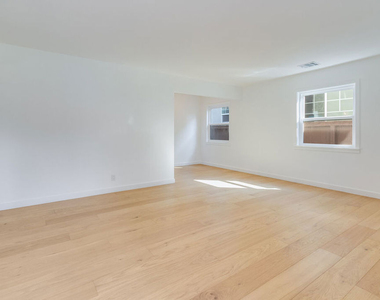 3562 Veteran Avenue - Photo Thumbnail 2