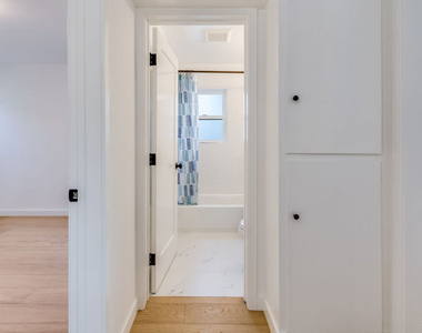 3562 Veteran Avenue - Photo Thumbnail 8
