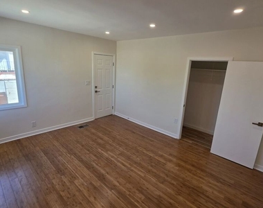 10323 Samoa Avenue - Photo Thumbnail 11