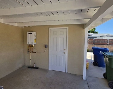 10323 Samoa Avenue - Photo Thumbnail 3