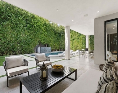 839 N Gardner Street - Photo Thumbnail 24
