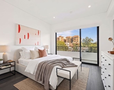 839 N Gardner Street - Photo Thumbnail 20