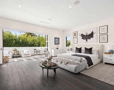 839 N Gardner Street - Photo Thumbnail 9