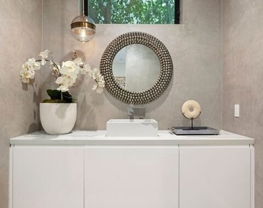 839 N Gardner Street - Photo Thumbnail 15