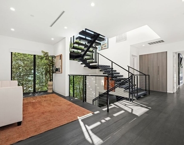 839 N Gardner Street - Photo Thumbnail 17