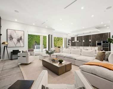 839 N Gardner Street - Photo Thumbnail 3