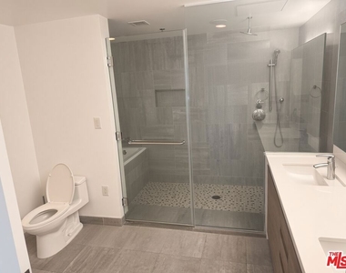 3785 Wilshire Boulevard - Photo Thumbnail 5