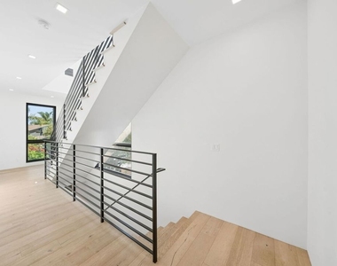 633 Palms Boulevard - Photo Thumbnail 18