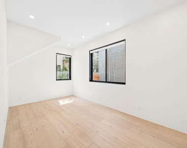 633 Palms Boulevard - Photo Thumbnail 13