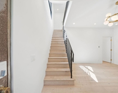 633 Palms Boulevard - Photo Thumbnail 17
