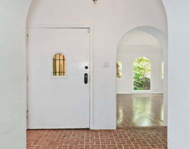 214 S Medio Drive - Photo Thumbnail 8