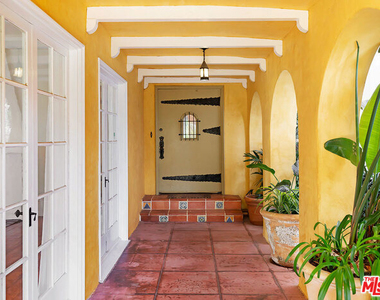 214 S Medio Drive - Photo Thumbnail 4