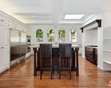 214 S Medio Drive - Photo Thumbnail 12