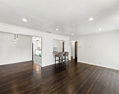4415 W Woodland Avenue - Photo Thumbnail 4