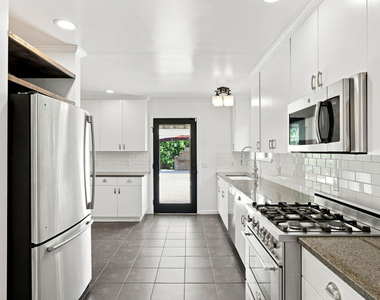 4415 W Woodland Avenue - Photo Thumbnail 7