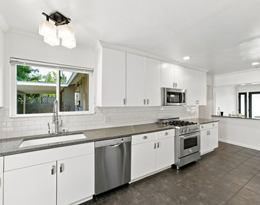 4415 W Woodland Avenue - Photo Thumbnail 8