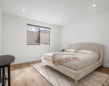 8326 Blackburn Avenue - Photo Thumbnail 10