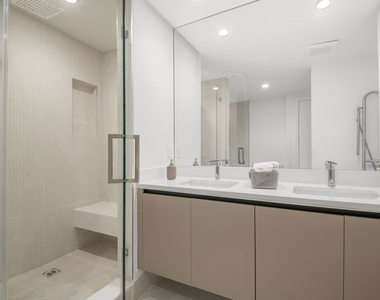 8326 Blackburn Avenue - Photo Thumbnail 14