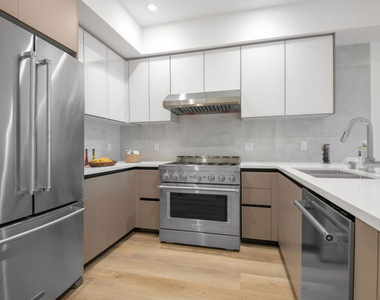 8326 Blackburn Avenue - Photo Thumbnail 3
