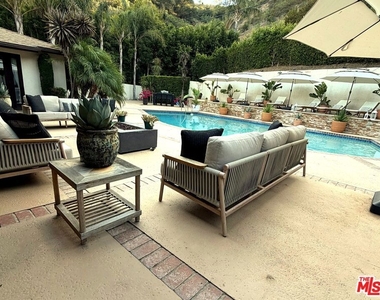 1727 San Ysidro Drive - Photo Thumbnail 30