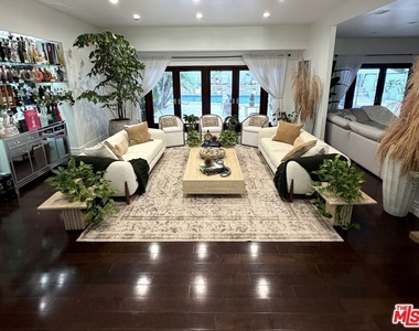 1727 San Ysidro Drive - Photo Thumbnail 5