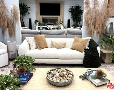 1727 San Ysidro Drive - Photo Thumbnail 10