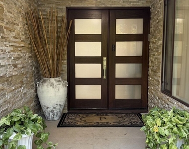 1727 San Ysidro Drive - Photo Thumbnail 2
