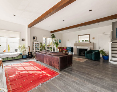 1767 N Orange Grove Avenue - Photo Thumbnail 9