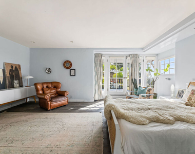 1767 N Orange Grove Avenue - Photo Thumbnail 19