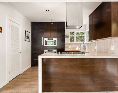1767 N Orange Grove Avenue - Photo Thumbnail 14