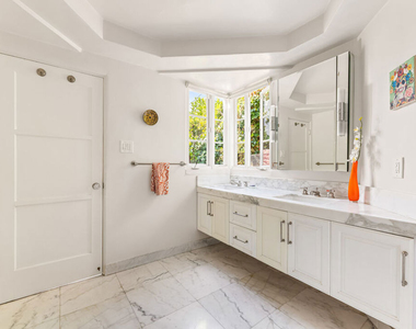 1767 N Orange Grove Avenue - Photo Thumbnail 21