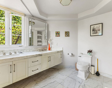 1767 N Orange Grove Avenue - Photo Thumbnail 31