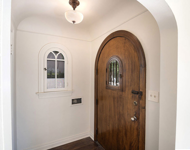 121 S Poinsettia Place - Photo Thumbnail 3