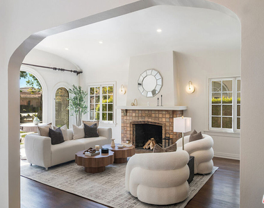 121 S Poinsettia Place - Photo Thumbnail 4
