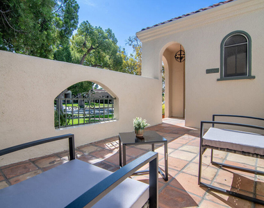 121 S Poinsettia Place - Photo Thumbnail 2