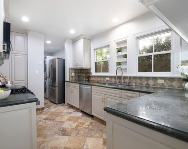 121 S Poinsettia Place - Photo Thumbnail 18