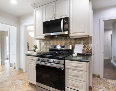 121 S Poinsettia Place - Photo Thumbnail 21